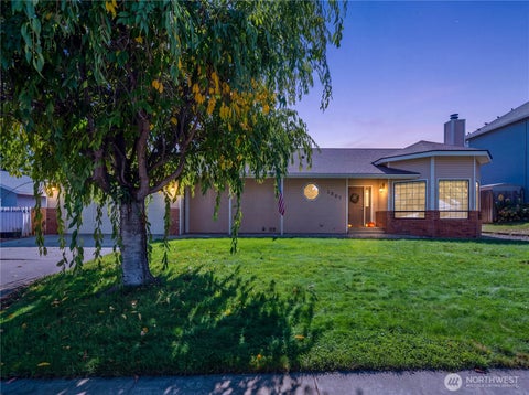 Photo of 1507 4th Street, Wenatchee, WA 98801 (MLS # 2582766)
