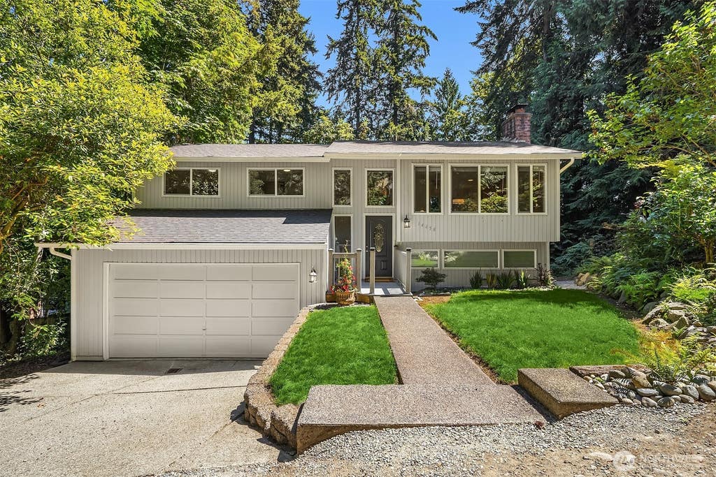 Photo of 14658 204th Avenue SE, Renton, WA 98059 (MLS # 2561408)