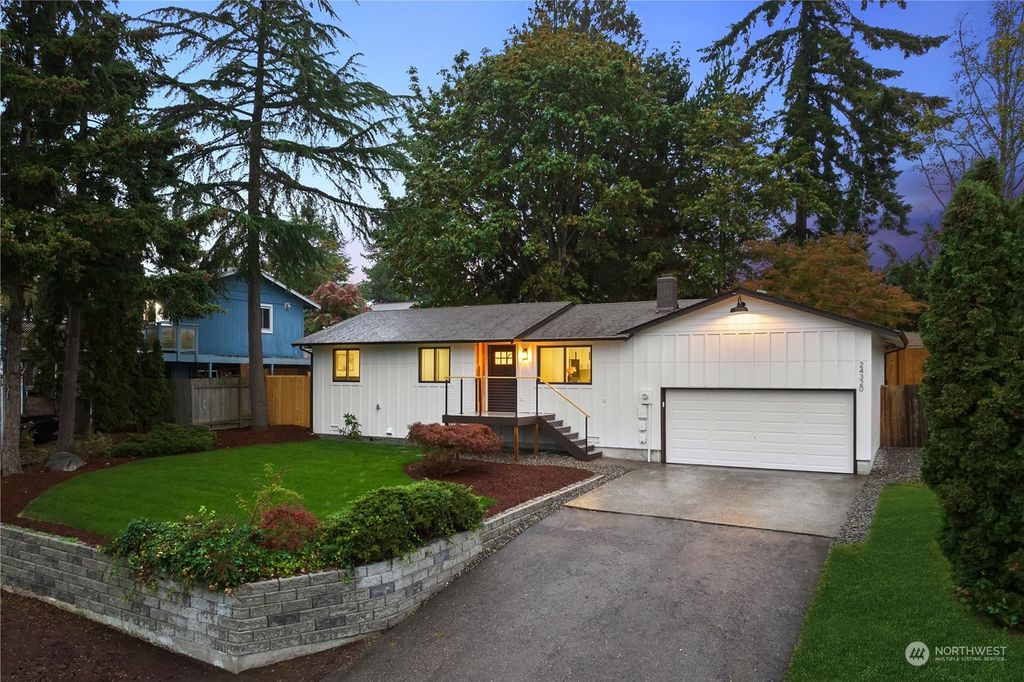 Photo of 24320 20th Avenue S, Des Moines, WA 98198 (MLS # 2298038)