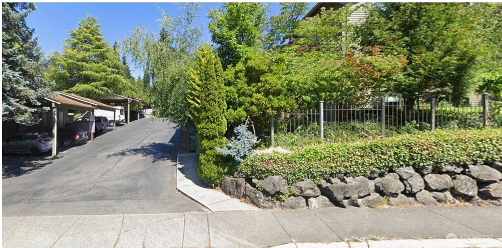 Photo of 134 SW 116th Street #H11, Seattle, WA 98146 (MLS # 2574711)