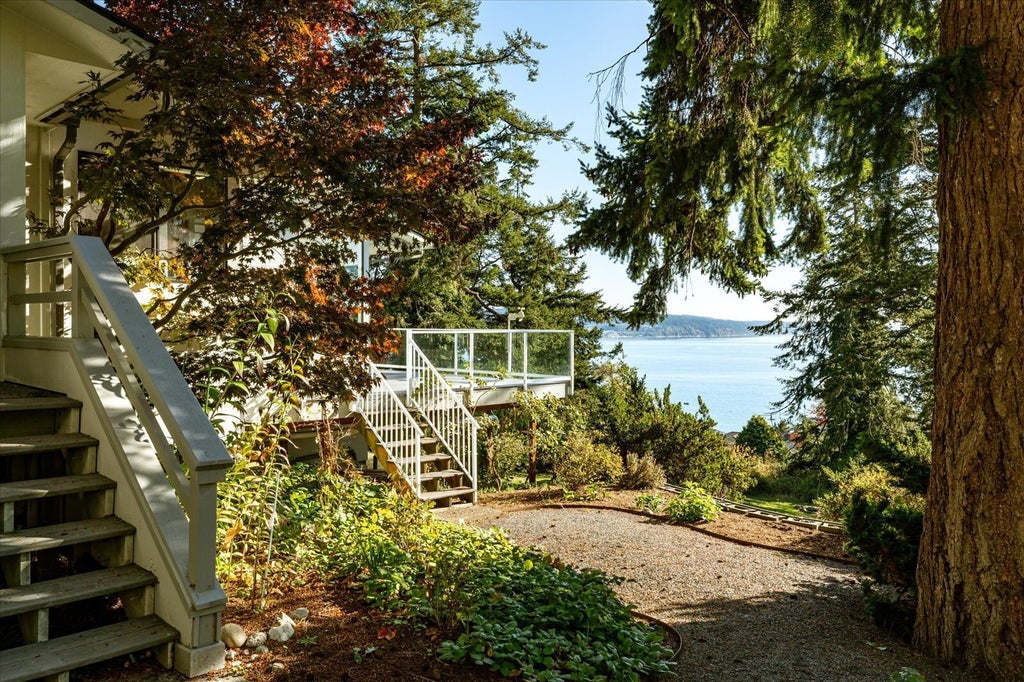 Photo of 1200 Crescent Drive, Oak Harbor, WA 98277 (MLS # 2594767)