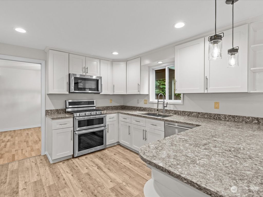 Photo of 639 NW 183rd Street, Shoreline, WA 98177 (MLS # 2170104)