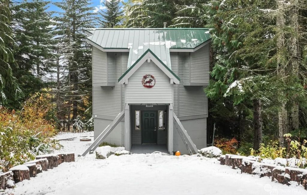Photo of 180 Chamonix Place, Snoqualmie Pass, WA 98068 (MLS # 2449329)