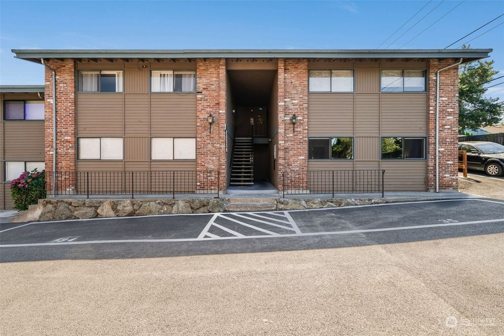 Photo of 13550 37th Avenue S #1, Tukwila, WA 98168 (MLS # 2158872)