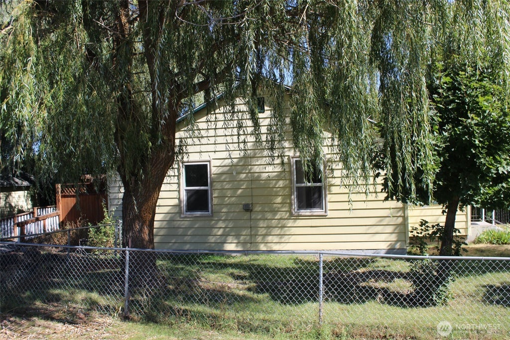 Photo of 208 Sinclair, Davenport, WA 99122 (MLS # 2583675)