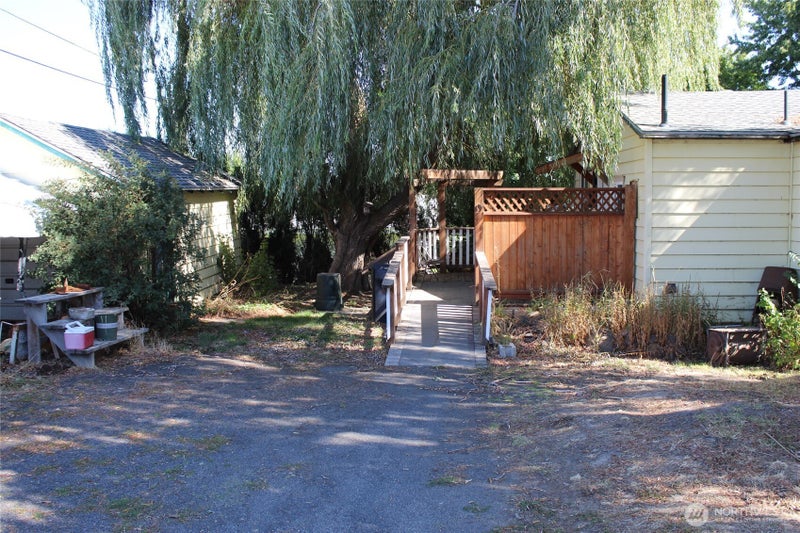 208 Sinclair