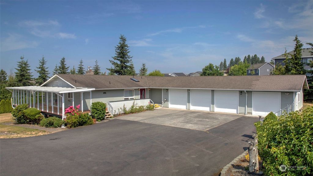 Photo of 3411 71st Avenue NE, Marysville, WA 98270 (MLS # 2135597)