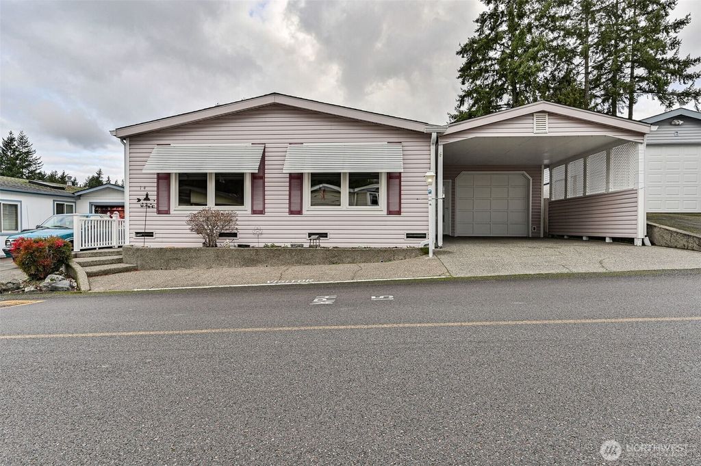 Photo of 32820 20th Avenue S #14, Federal Way, WA 98003 (MLS # 2463676)