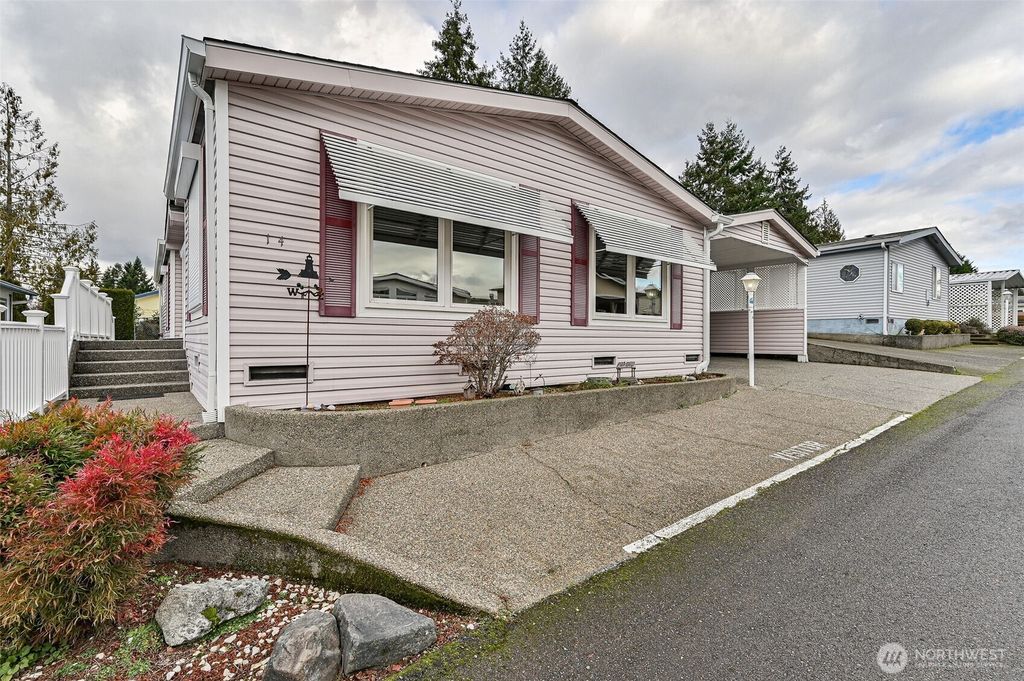 Photo of 32820 20th Avenue S #14, Federal Way, WA 98003 (MLS # 2463676)