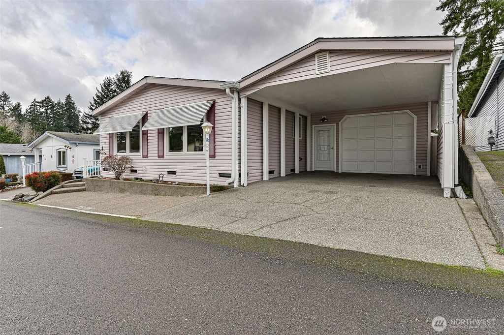 Photo of 32820 20th Avenue S #14, Federal Way, WA 98003 (MLS # 2463676)