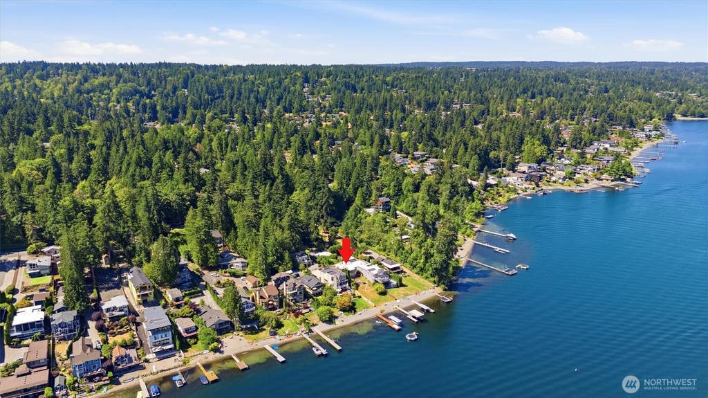 Photo of 2618 W Lake Sammamish Parkway NE, Redmond, WA 98052 (MLS # 2568322)
