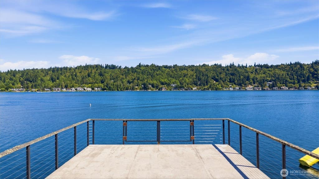 Photo of 2618 W Lake Sammamish Parkway NE, Redmond, WA 98052 (MLS # 2568322)