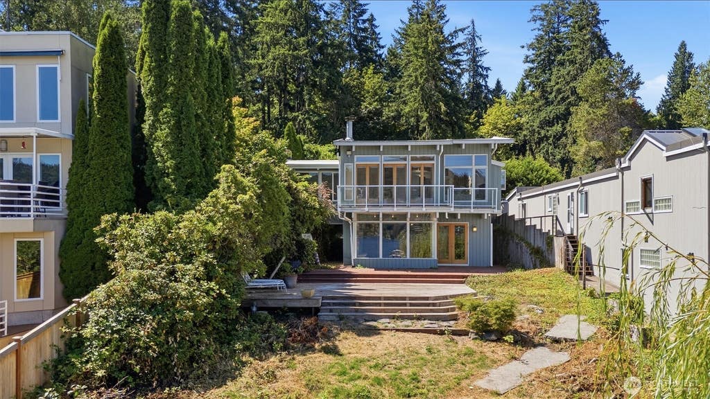 Photo of 2618 W Lake Sammamish Parkway NE, Redmond, WA 98052 (MLS # 2568322)