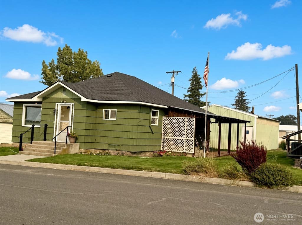 Photo of 511 SE Brace Street, Wilbur, WA 99185 (MLS # 2566982)