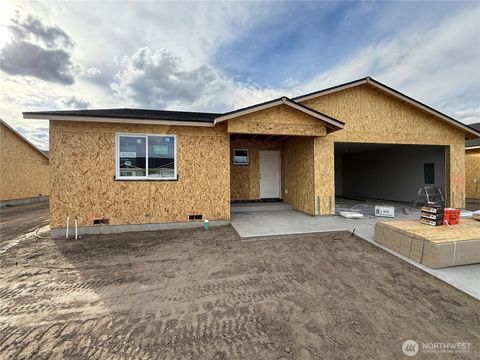 Photo of 62 Salmon Drive, Wenatchee, WA 98801 (MLS # 2439972)