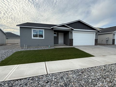 Photo of 62 Salmon Drive, Wenatchee, WA 98801 (MLS # 2439972)