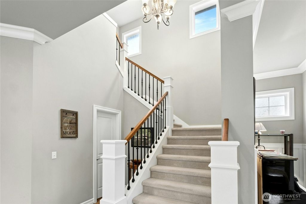 Photo of 2411 30th Avenue NE, Issaquah, WA 98029 (MLS # 2502008)