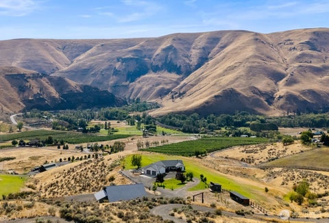 Photo of 1350 Canyon River Terrace, Ellensburg, WA 98926 (MLS # 2581683)