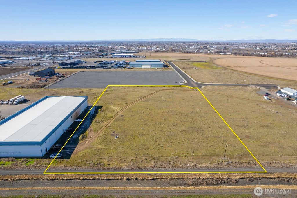 Photo of 0 NNA Silva Street #E, Moses Lake, WA 98837 (MLS # 2484207)