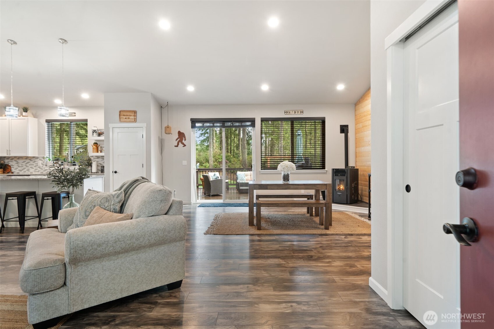 20 E Laurel Park