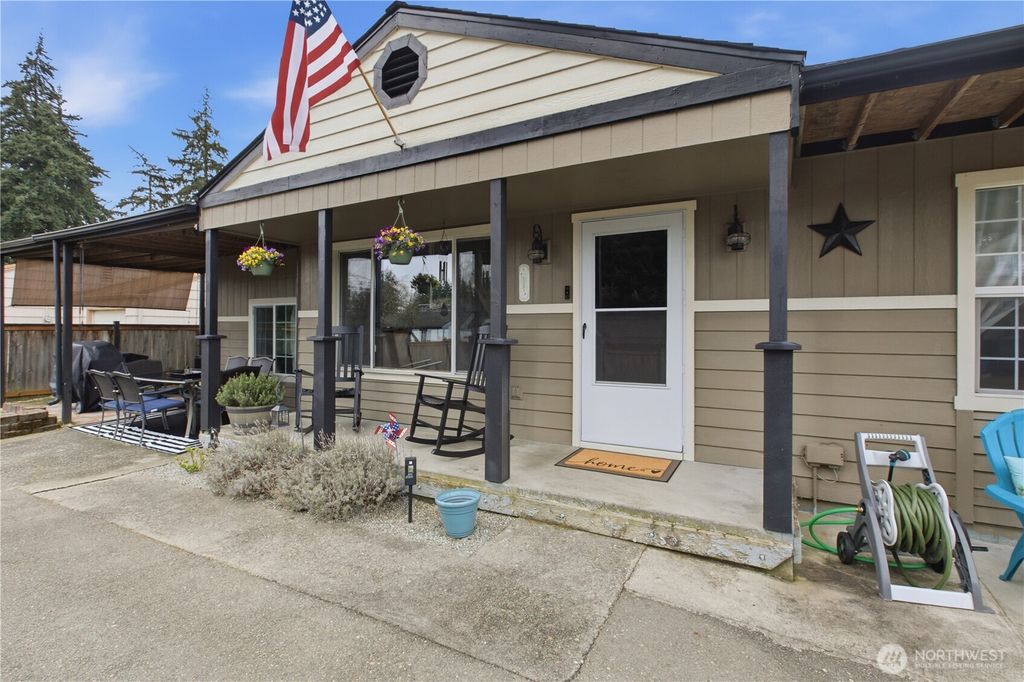 Photo of 6905 Foster Street SW, Lakewood, WA 98499 (MLS # 2489299)