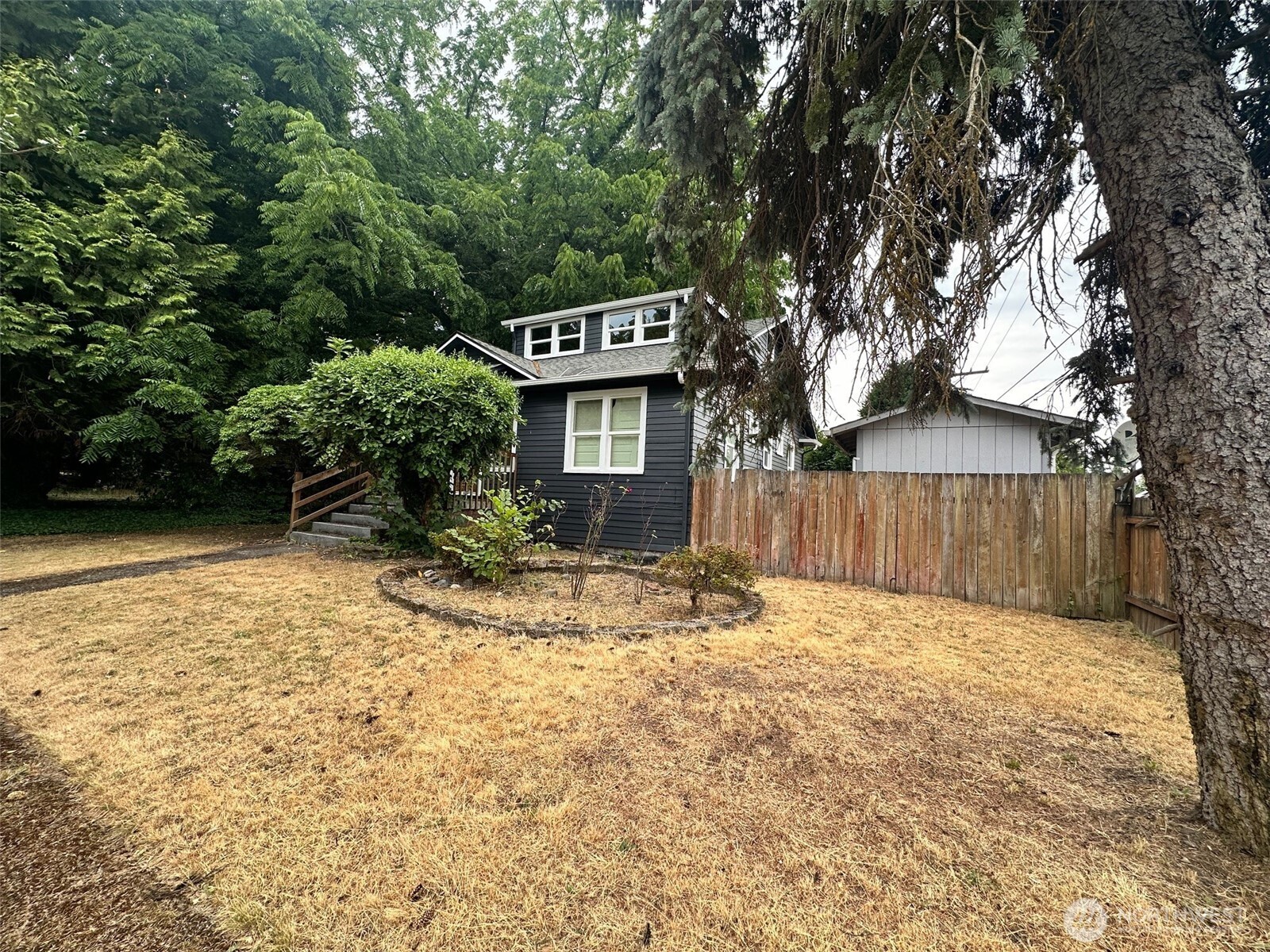 403 L Street SE A&B