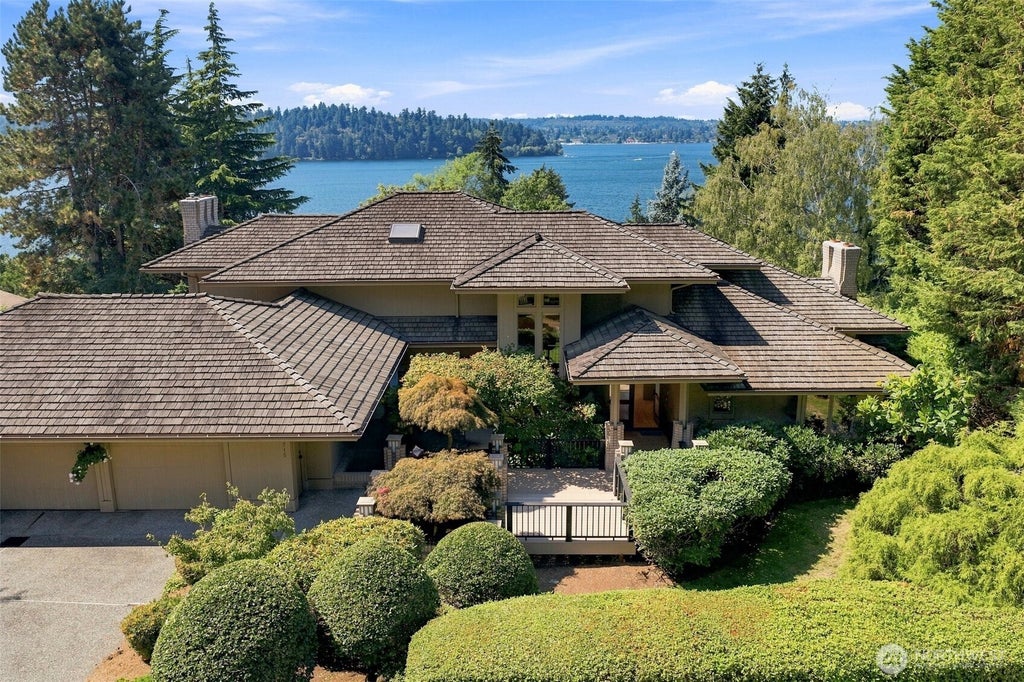 Photo of 4715 81st Avenue SE, Mercer Island, WA 98040 (MLS # 2574855)