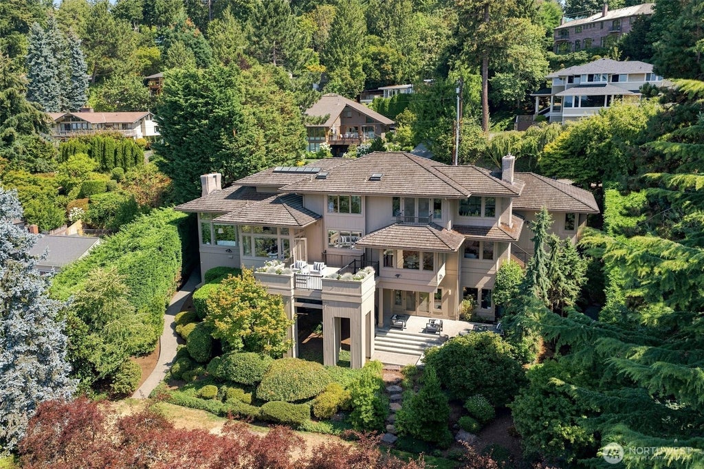 Photo of 4715 81st Avenue SE, Mercer Island, WA 98040 (MLS # 2574855)