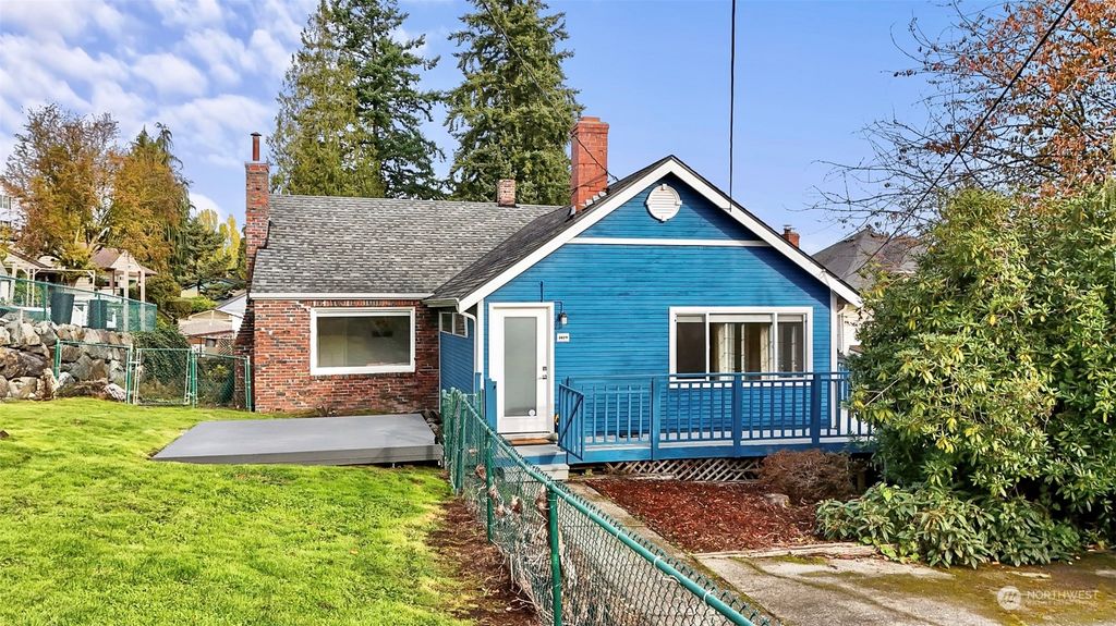 Photo of 1019 Edwards Avenue, Everett, WA 98201 (MLS # 2173695)