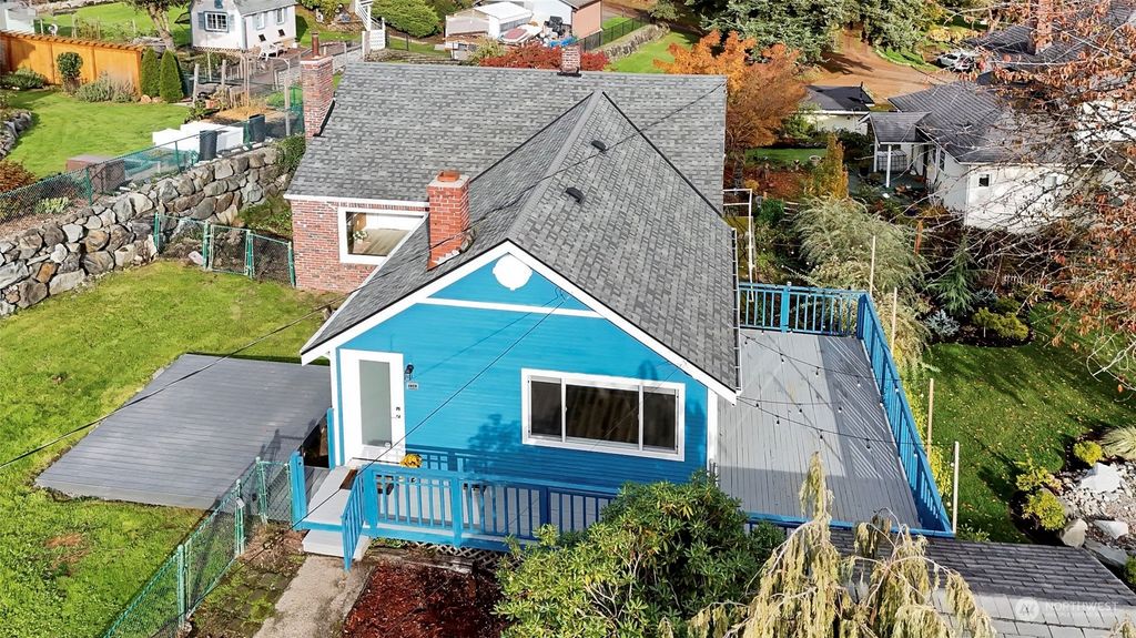 Photo of 1019 Edwards Avenue, Everett, WA 98201 (MLS # 2173695)