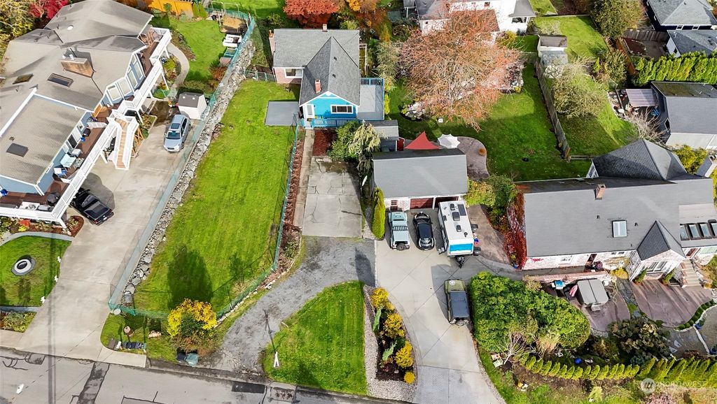 Photo of 1019 Edwards Avenue, Everett, WA 98201 (MLS # 2173695)