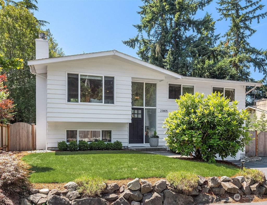 Photo of 23805 5th Avenue W, Bothell, WA 98021 (MLS # 2133974)