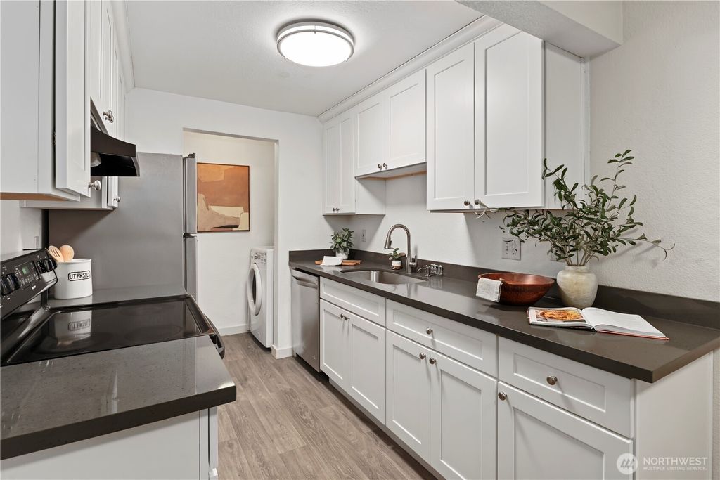 Photo of 16817 Larch Way #E103, Lynnwood, WA 98037 (MLS # 2485745)