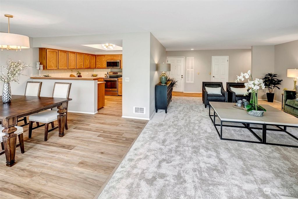 Photo of 7600 SE 29th Street #302, Mercer Island, WA 98040 (MLS # 2129558)