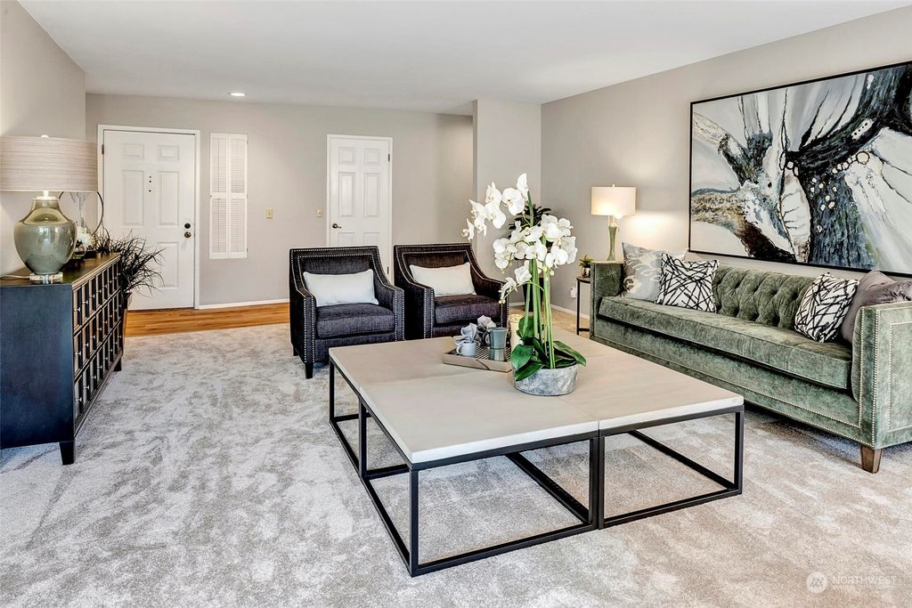 Photo of 7600 SE 29th Street #302, Mercer Island, WA 98040 (MLS # 2129558)