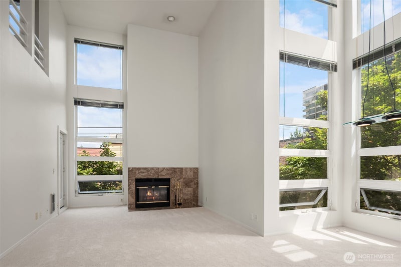 535 Summit Avenue E 403