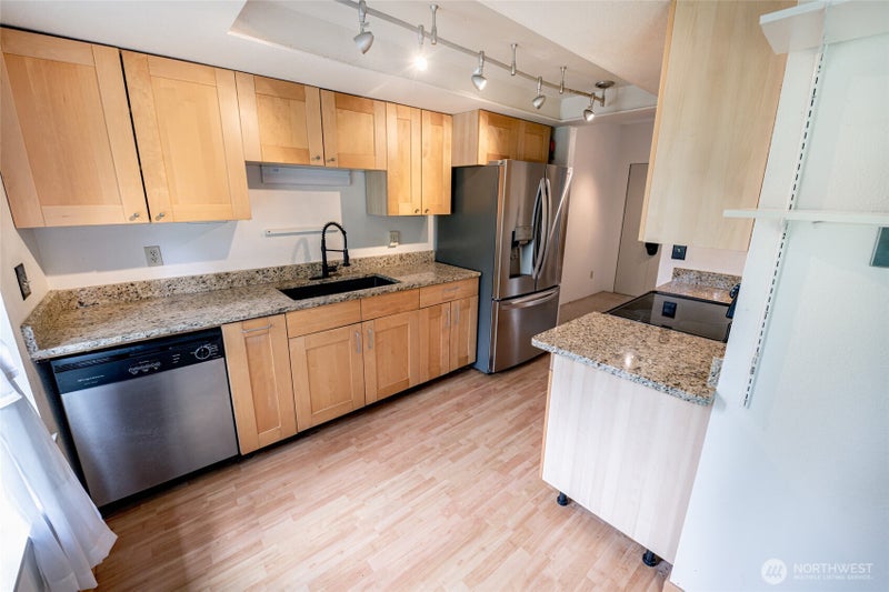 4635 W Lake Sammamish Parkway SE G305