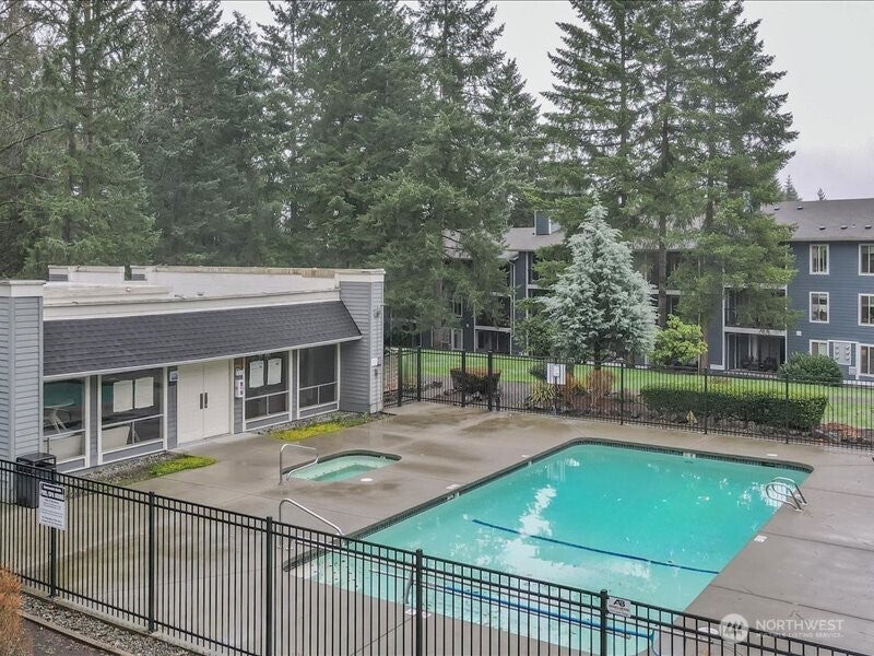 4635 W Lake Sammamish Parkway SE G305