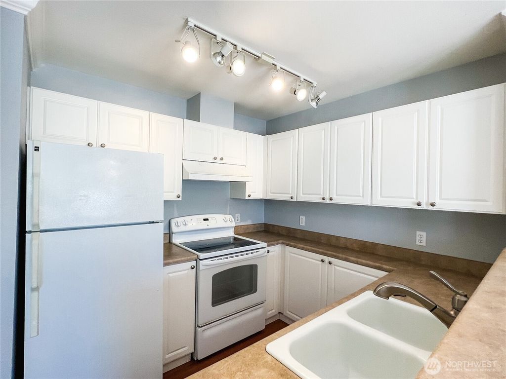 Photo of 33020 10th Avenue SW #N302, Federal Way, WA 98023 (MLS # 2510612)