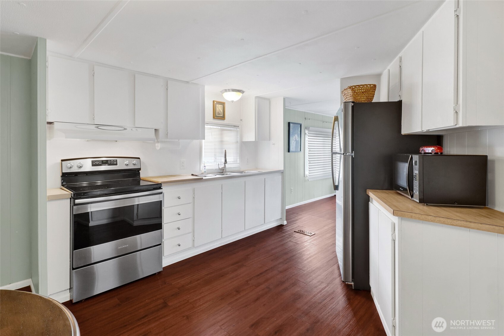 2400 Donovan Avenue 64