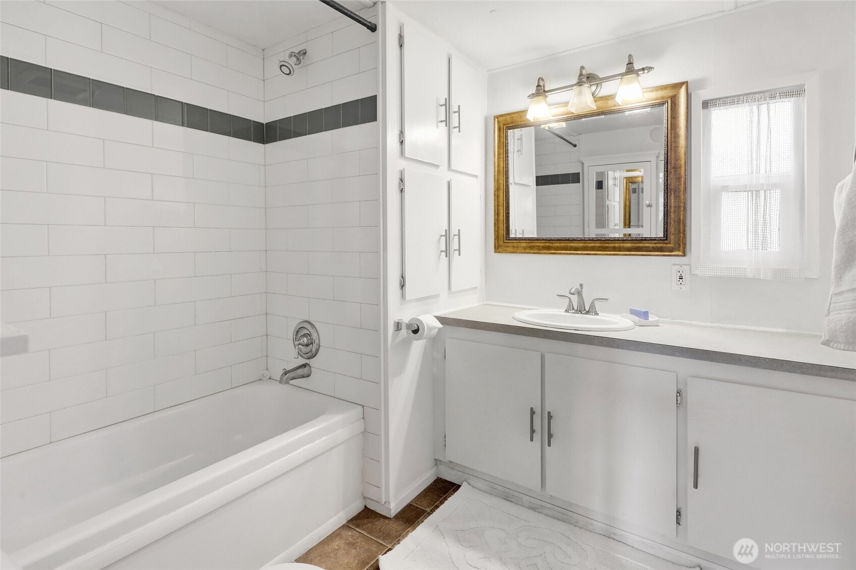 2400 Donovan Avenue 64