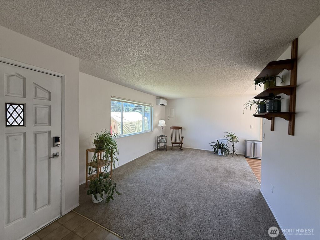 Photo of 910 W 16th Street, Port Angeles, WA 98363 (MLS # 2517314)