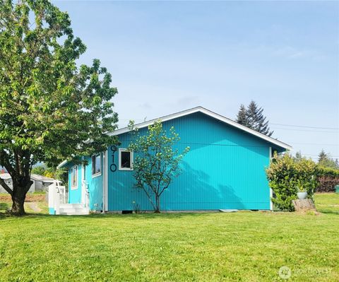 Photo of 910 W 16th Street, Port Angeles, WA 98363 (MLS # 2517314)