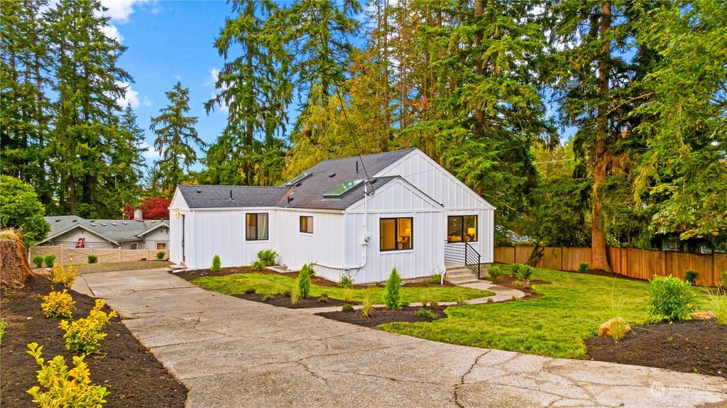 Photo of 8182 NE 165th Street, Kenmore, WA 98028 (MLS # 2305660)