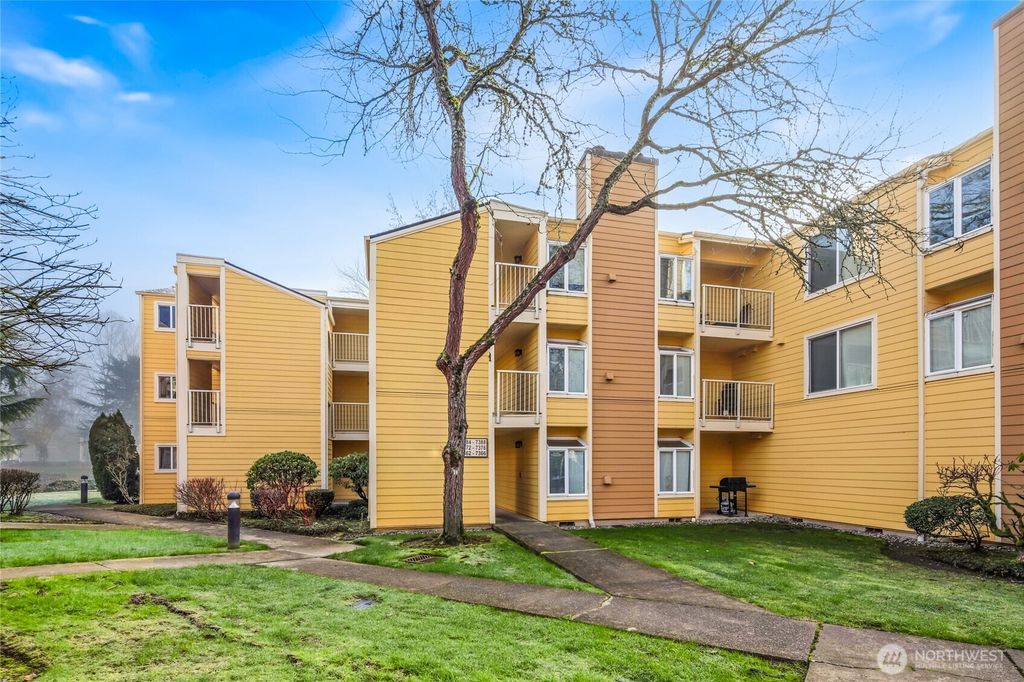 Photo of 7386 W Lake Sammamish #2-302, Redmond, WA 98052 (MLS # 2470553)