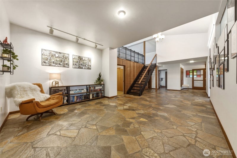 341 W Bramhall Road