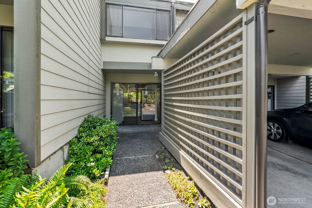 Photo of 22701 Lakeview Drive #D5, Mountlake Terrace, WA 98043 (MLS # 2393480)