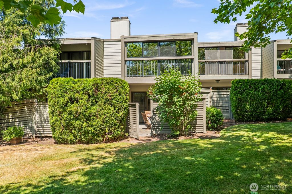 Photo of 22701 Lakeview Drive #D5, Mountlake Terrace, WA 98043 (MLS # 2393480)