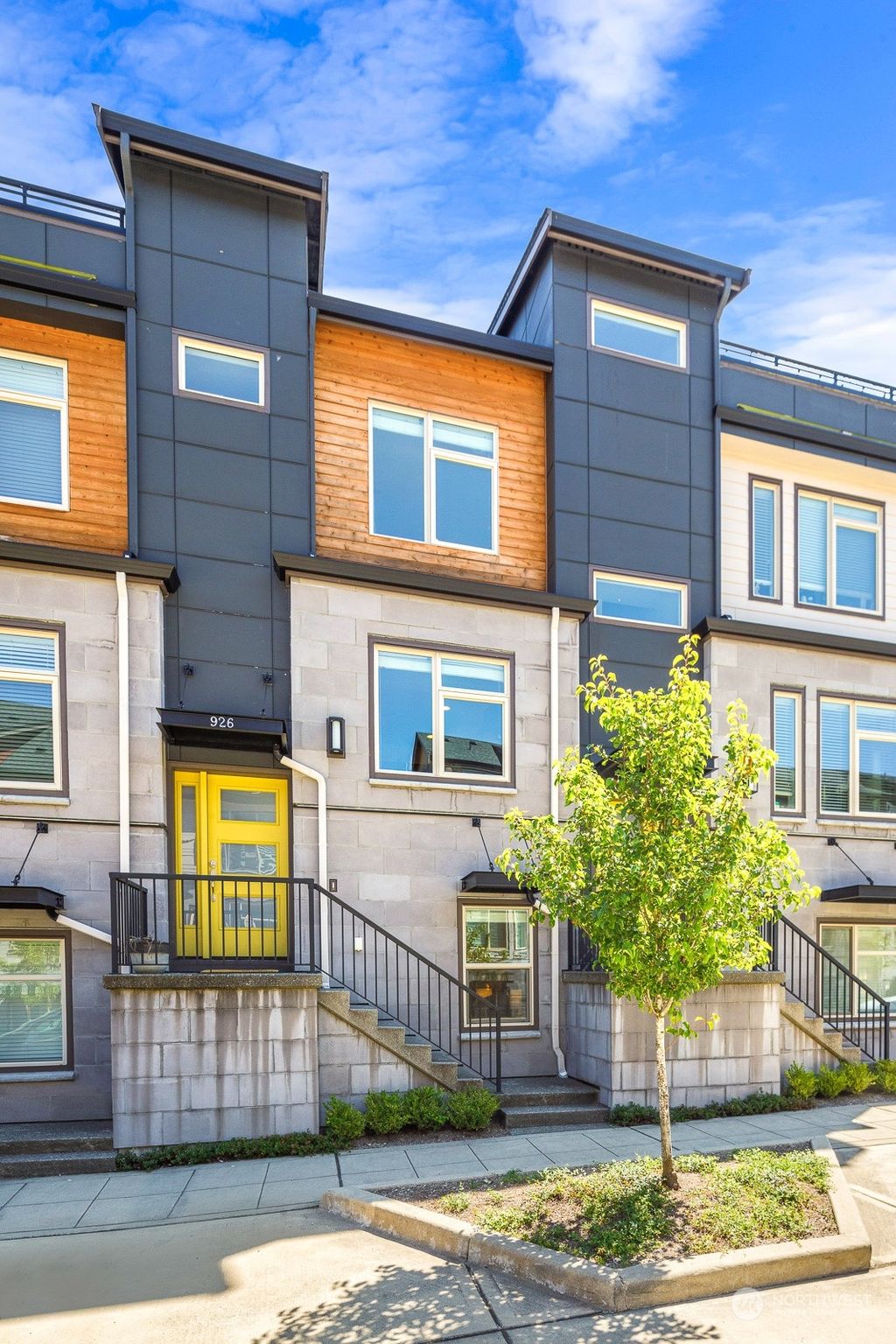 Photo of 926 6th Avenue NE #13.2, Issaquah, WA 98029 (MLS # 2134801)