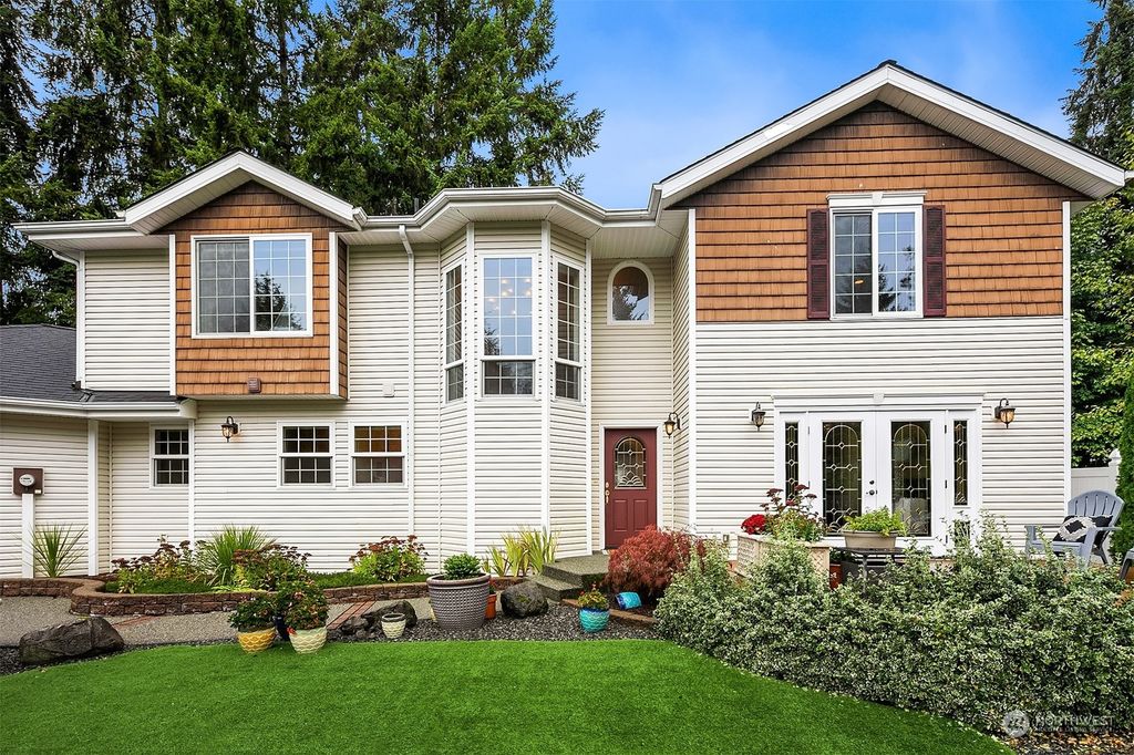 Photo of 12832 NE 70th Place, Kirkland, WA 98033 (MLS # 2171410)